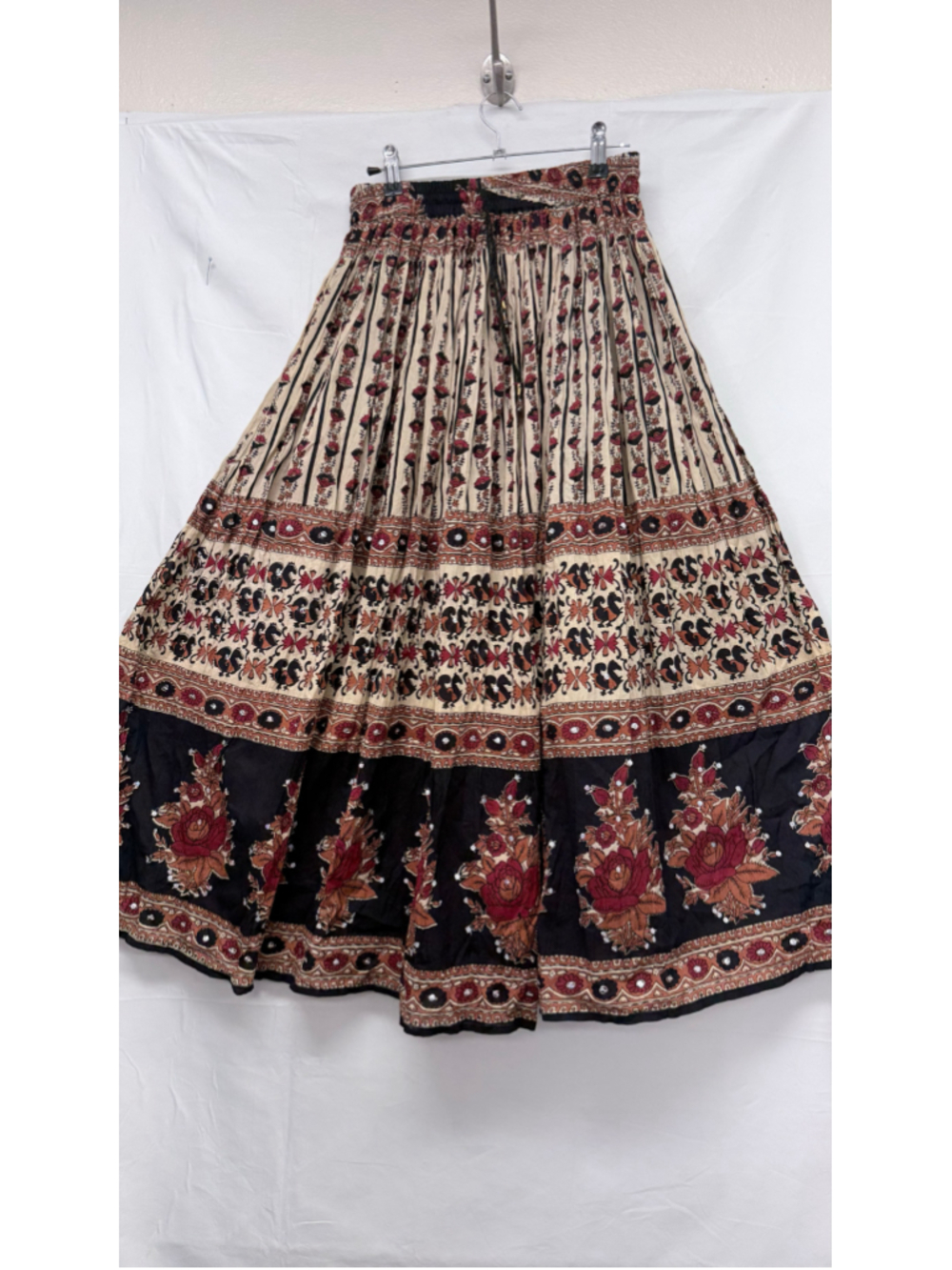 Women's Vintage Solitaire by Ravi Khosla Maxi Skirt Size S Beige Black Floral